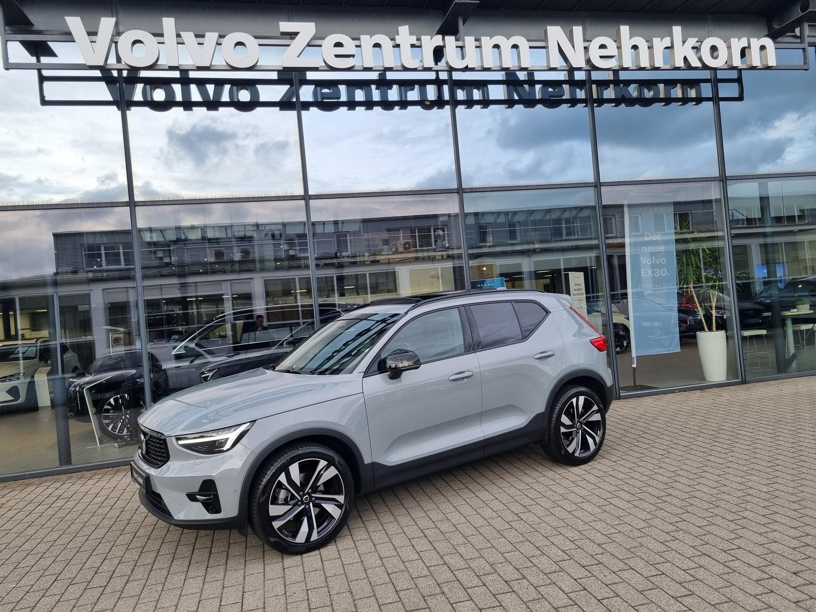Fahrzeugabbildung Volvo XC40 B4 Ultra Dark '20 Zoll,Glasdach, 360-Cam'