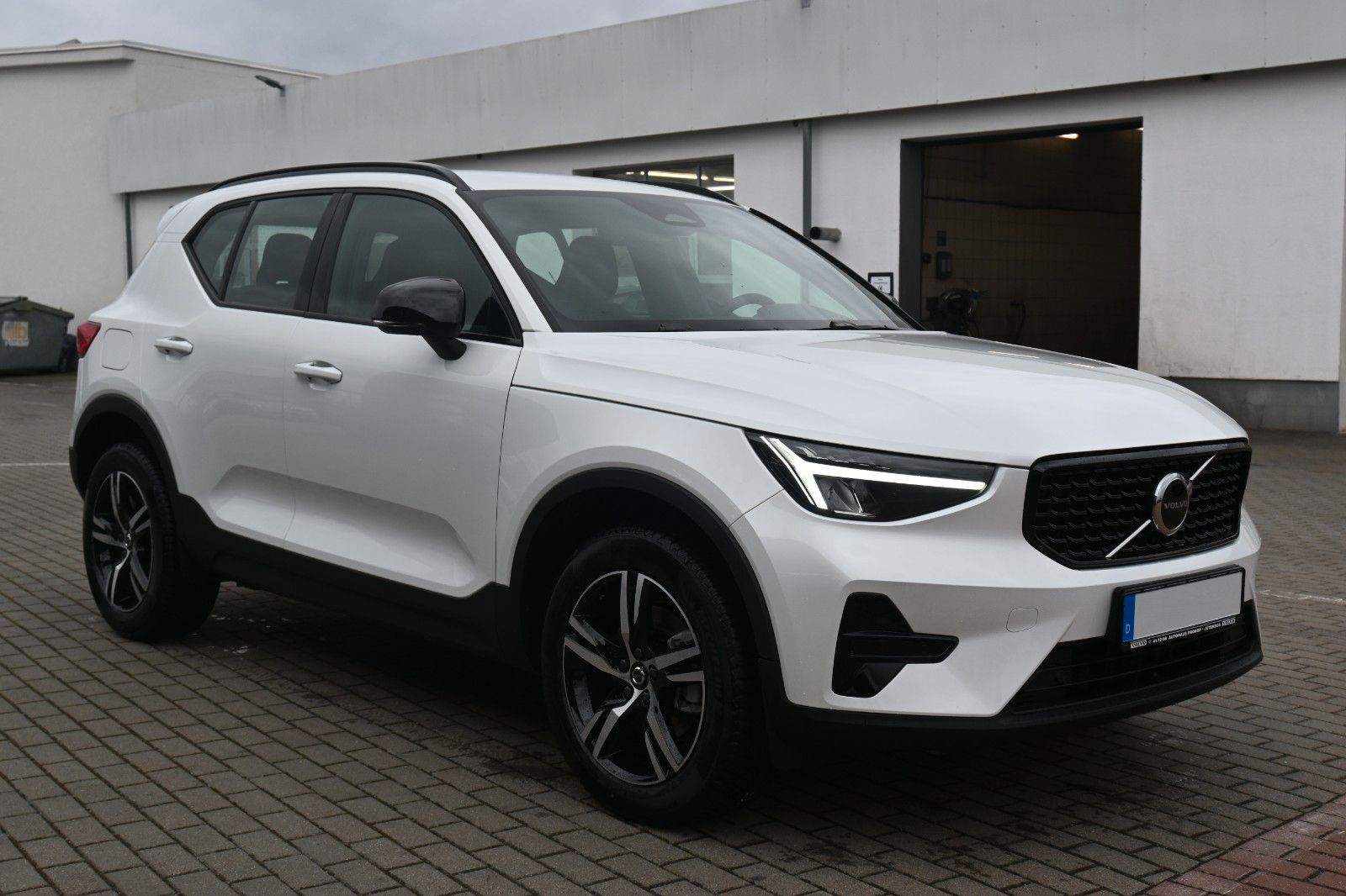 Fahrzeugabbildung Volvo XC40 B3 DKG Plus Dark*FSHZG*H&K*BLIS*ACC