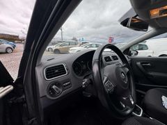 Fahrzeugabbildung Volkswagen Polo Highline *Bi Xenon* *PANO* *PDC*