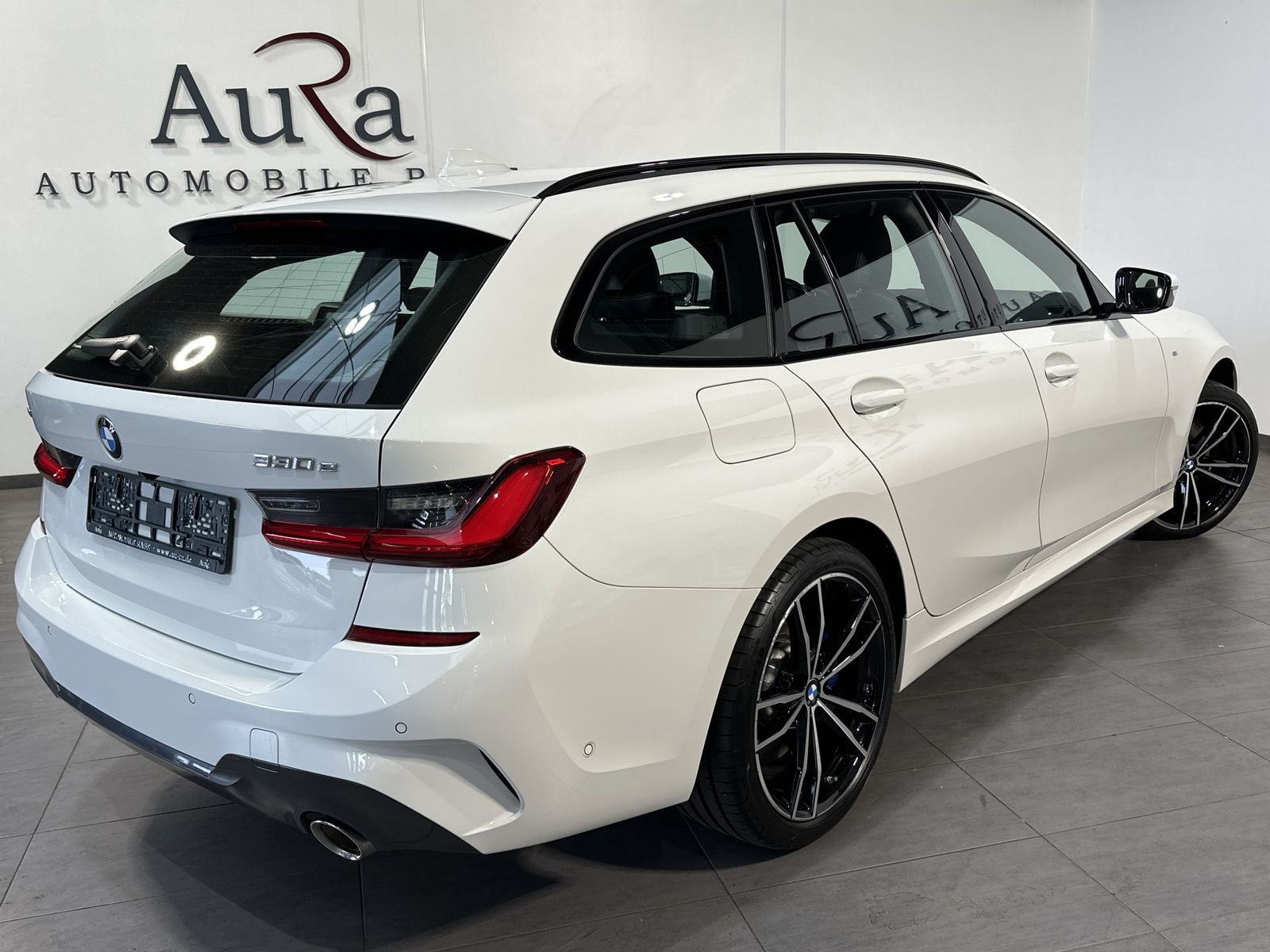 Fahrzeugabbildung BMW 330e Touring xDrive M-Sport NAV+LASER+360°+19ZO