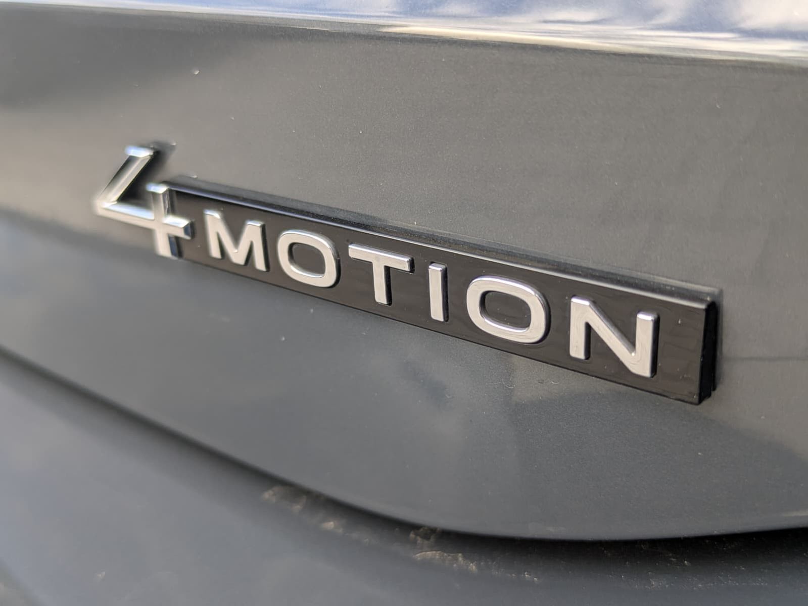 Fahrzeugabbildung Volkswagen Tiguan 2.0 TDI 4M R-Line PANO*H&K*AHK*MATRIX*20"