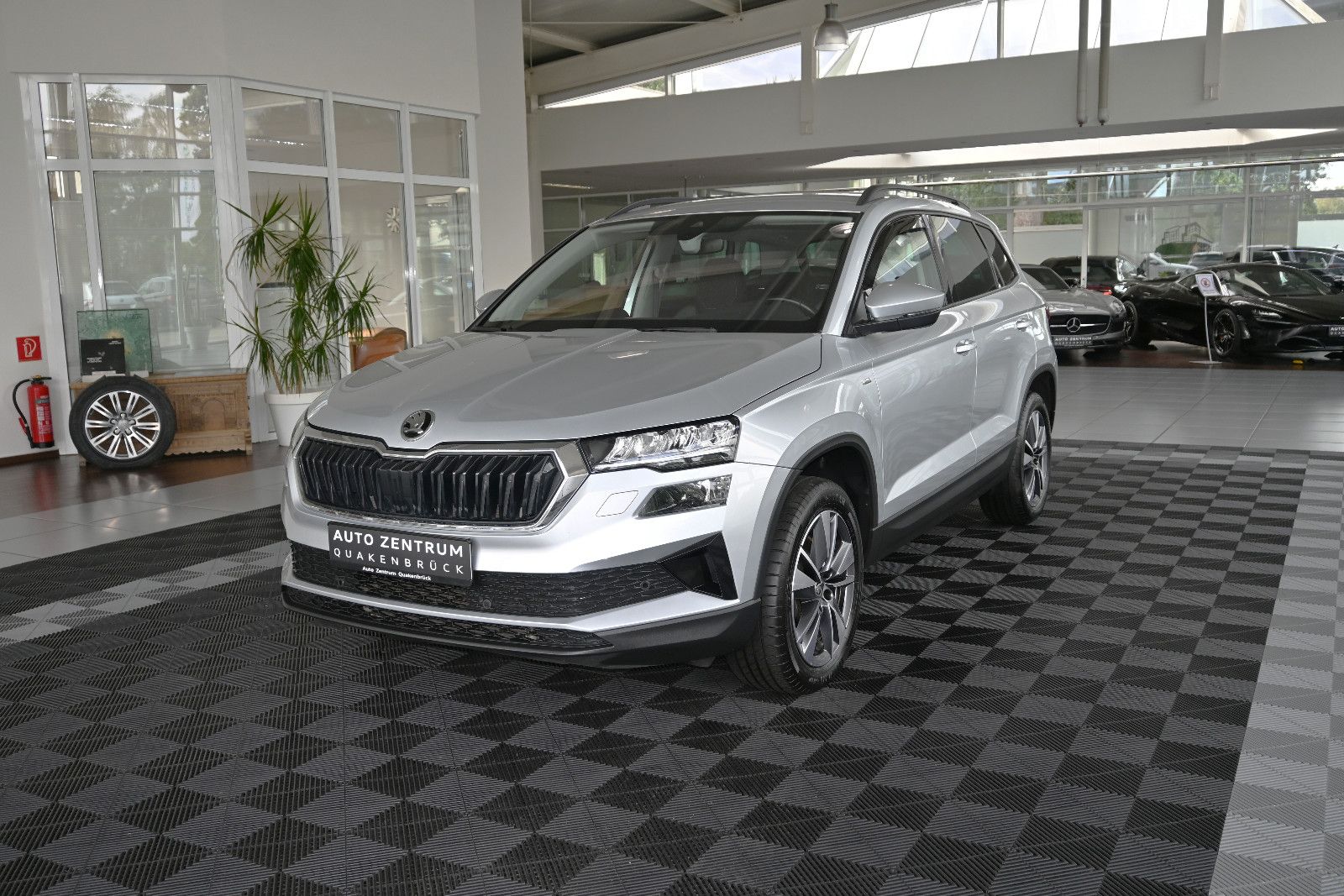 Skoda Karoq 2.0 TDI Tour Matrix Nav Kamera Virtual ACC imagem 3
