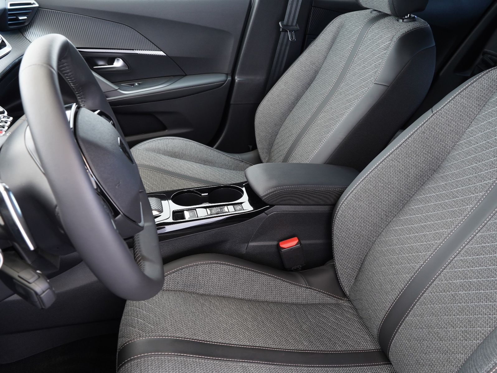 Fahrzeugabbildung Peugeot 2008 1.2 PureTech 130 Allure