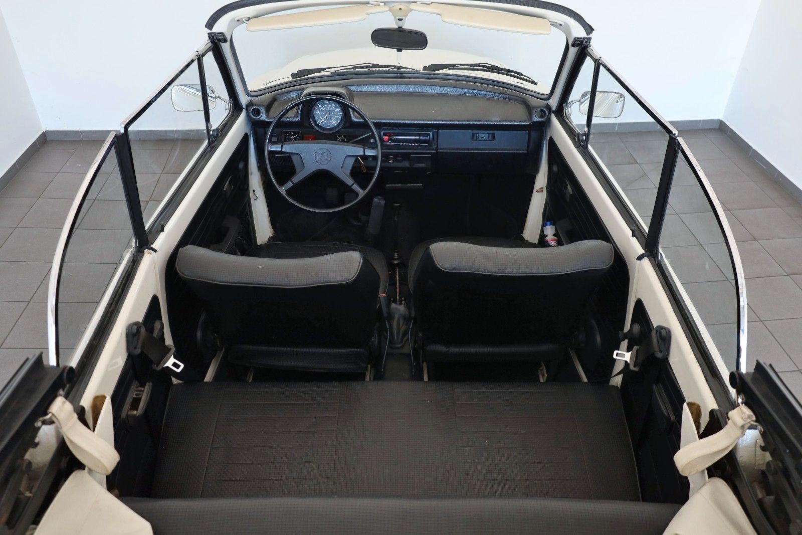 Fahrzeugabbildung Volkswagen Käfer 1303 L Cabriolet OLDTIMER