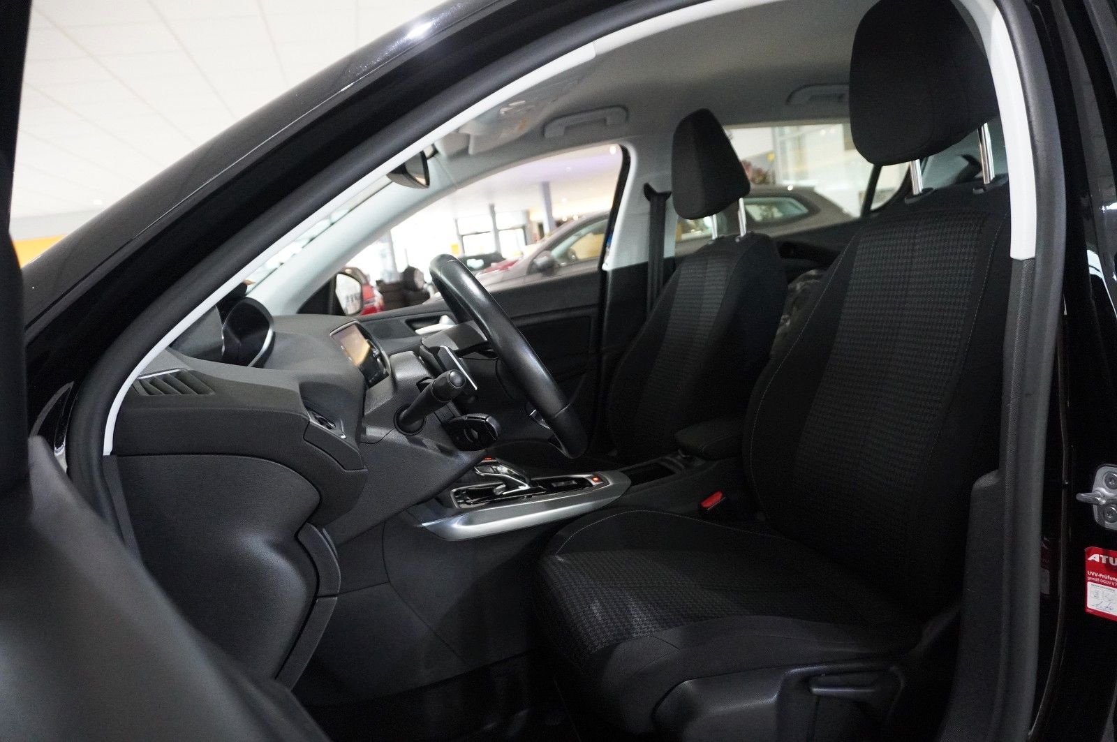 Fahrzeugabbildung Peugeot 308 LIM. 1.2T ACTIVE PACK NAVI/LED/TEMP./DAB+