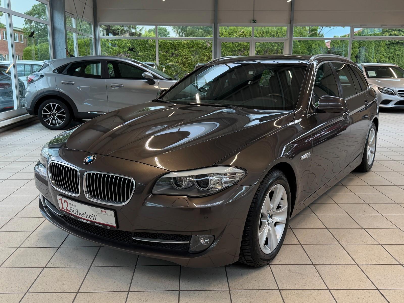 BMW 525 d Touring / Panorama-Dach/ AHK / SHz / NAVI