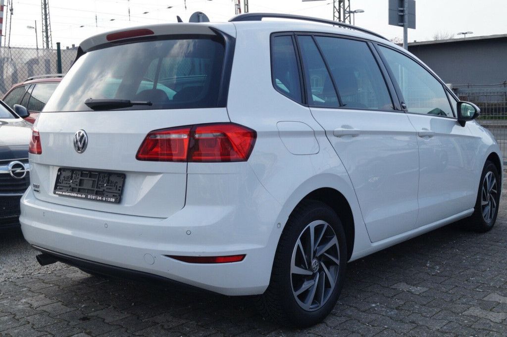 Fahrzeugabbildung Volkswagen GOLF SPORTSVAN VII SOUND BMT*PANORAMA+AHK+NAVI*