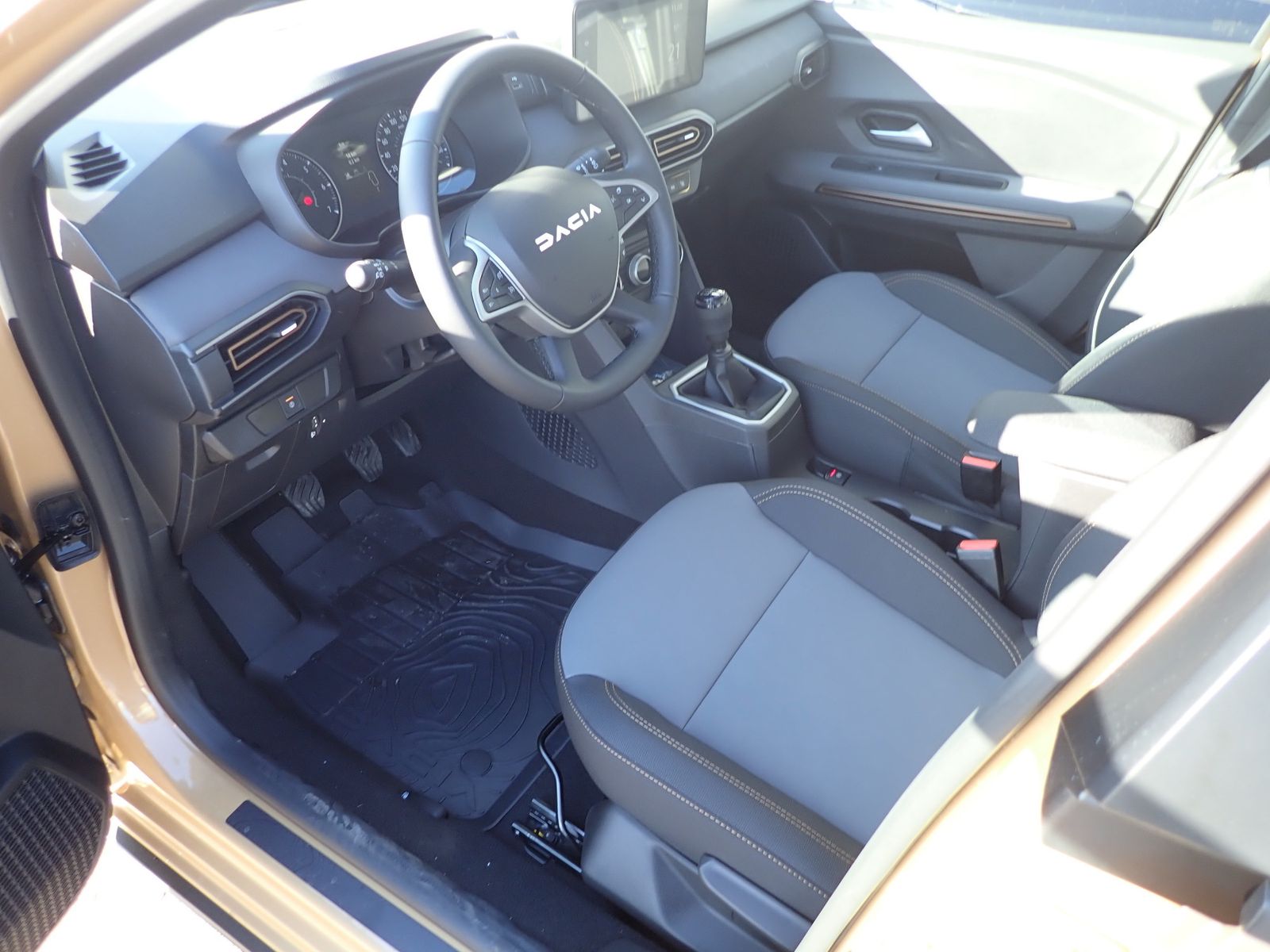 Fahrzeugabbildung Dacia Sandero STEPWAY TCe 110 EXTREME+/NAVI/SHZ/RFK/
