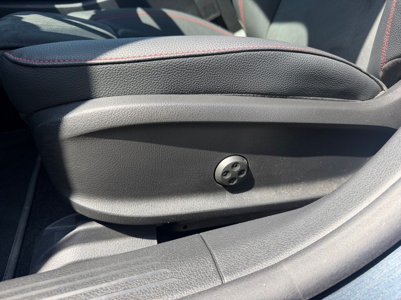 Fahrzeugabbildung Mercedes-Benz AMG CLA 35 4M Coupé AHK+PANO+RIDE C.+NIGH+MULTIB