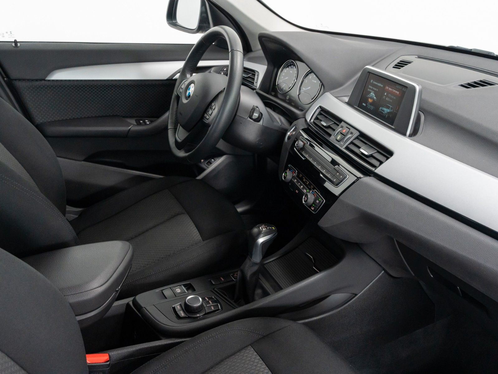 Fahrzeugabbildung BMW X1 xDrive25e Advantage DAB PDC GeschwindigReg