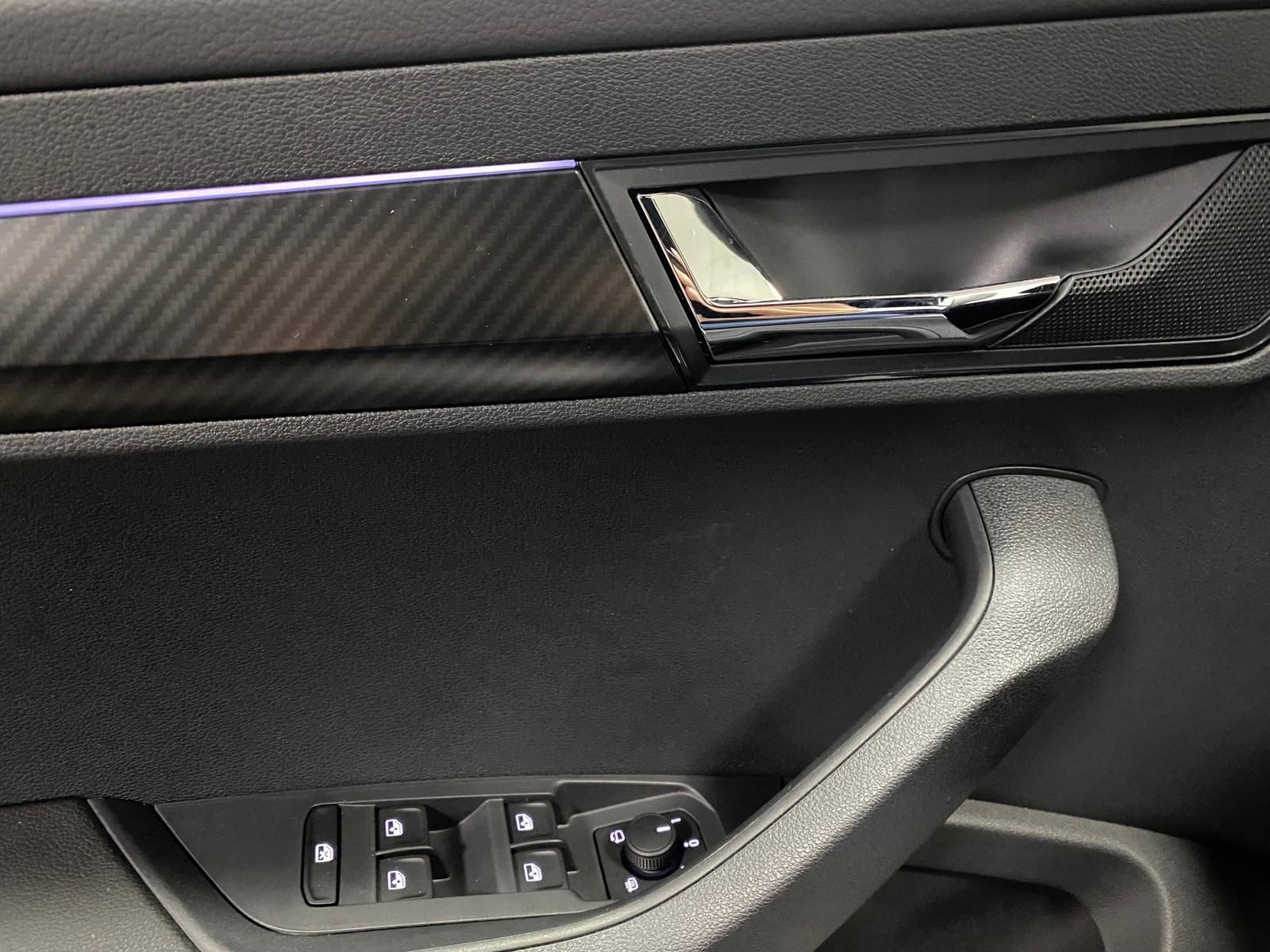 Fahrzeugabbildung SKODA Karoq 1.5 TSI SPORTLINE+MATRIX+ACC+AHK+APP+RFK++