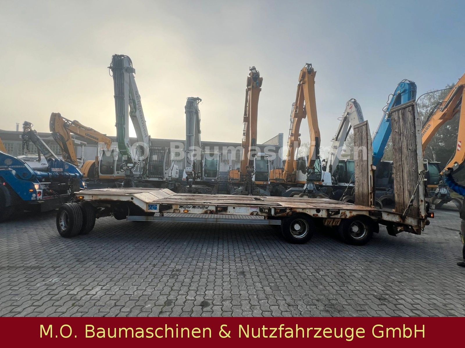 Fahrzeugabbildung Müller-Mitteltal T 30,0 Kompakt / 3 Achser / Blatt /Rampen/