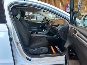 Ford Mondeo Lim *TEMPO*NAVI*KEYLESS*PANO*2-Zonen*