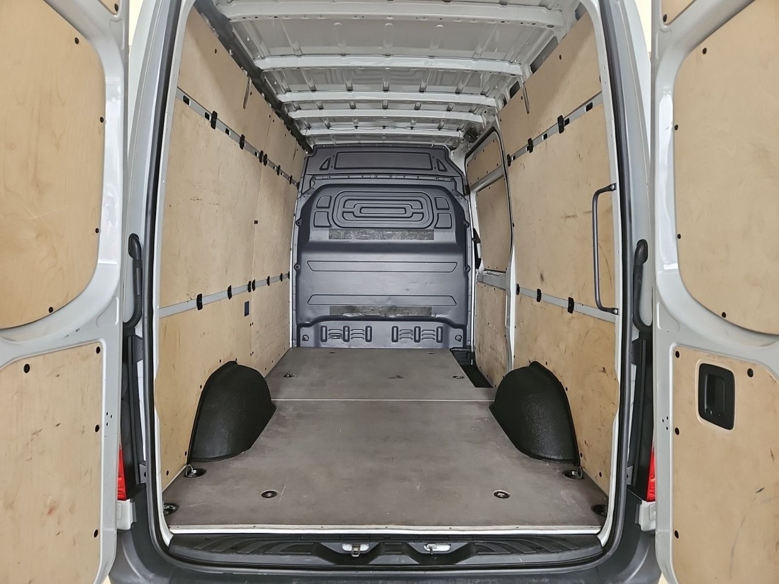 Fahrzeugabbildung Mercedes-Benz Sprinter 317 Kasten L2H2 3,5t AHK PTS RFK MBUX