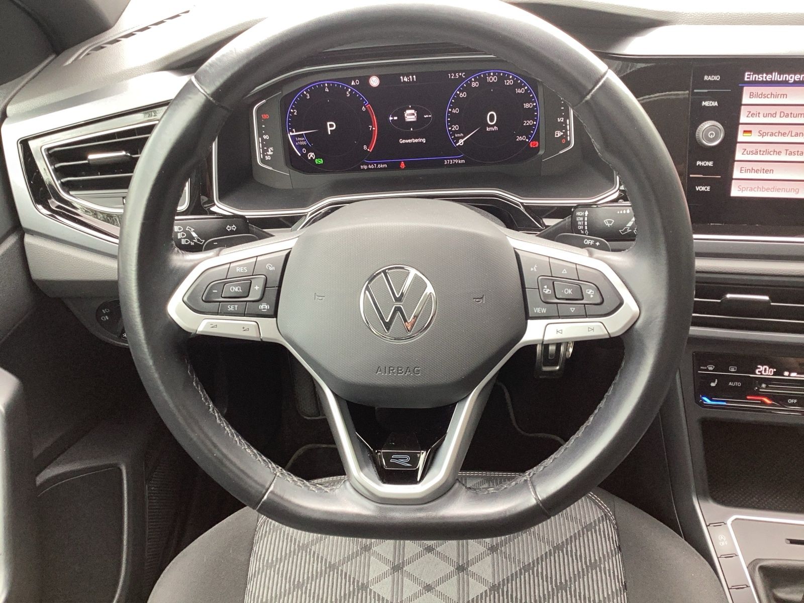 Fahrzeugabbildung Volkswagen Polo R-Line DSG MATRIX RFK PANO