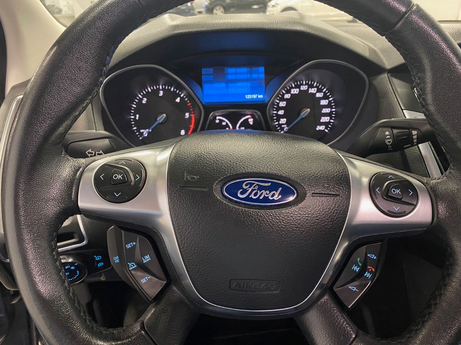 Fahrzeugabbildung Ford Focus 1.6 TDCi Titanium Turnier+NAVI+TELEFON+ALU