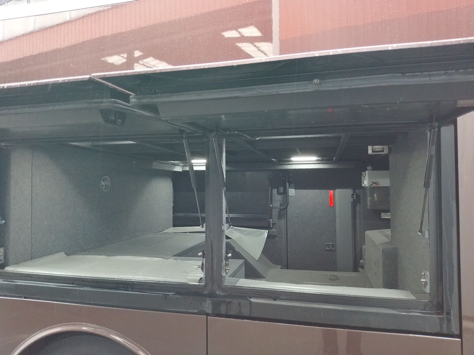VANHOOL  2018 - Image 46 of 50