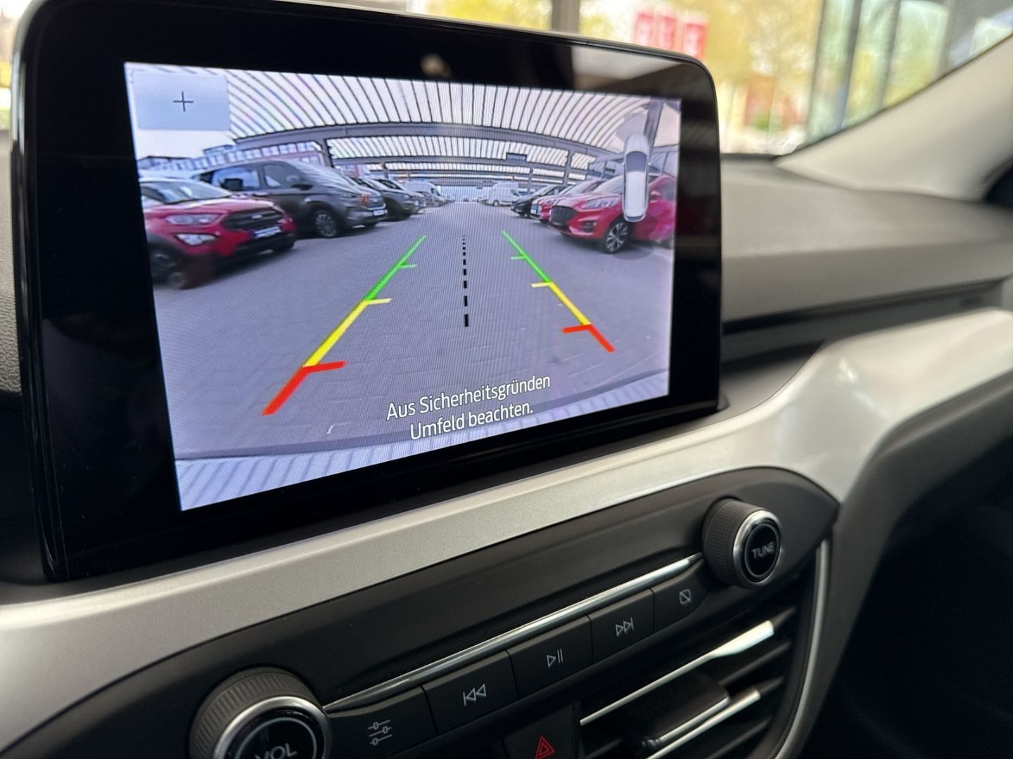 Fahrzeugabbildung Ford Focus Turnier Cool & Connect Winterpaket AHK sch