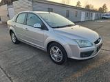 Ford Focus Lim. Ghia - Ford Focus Ghia mit Benzin-Antrieb