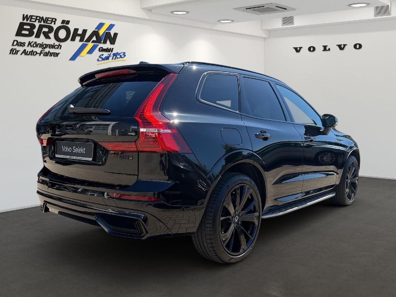 Fahrzeugabbildung Volvo XC60 B5 Benzin AWD Plus Black Edition