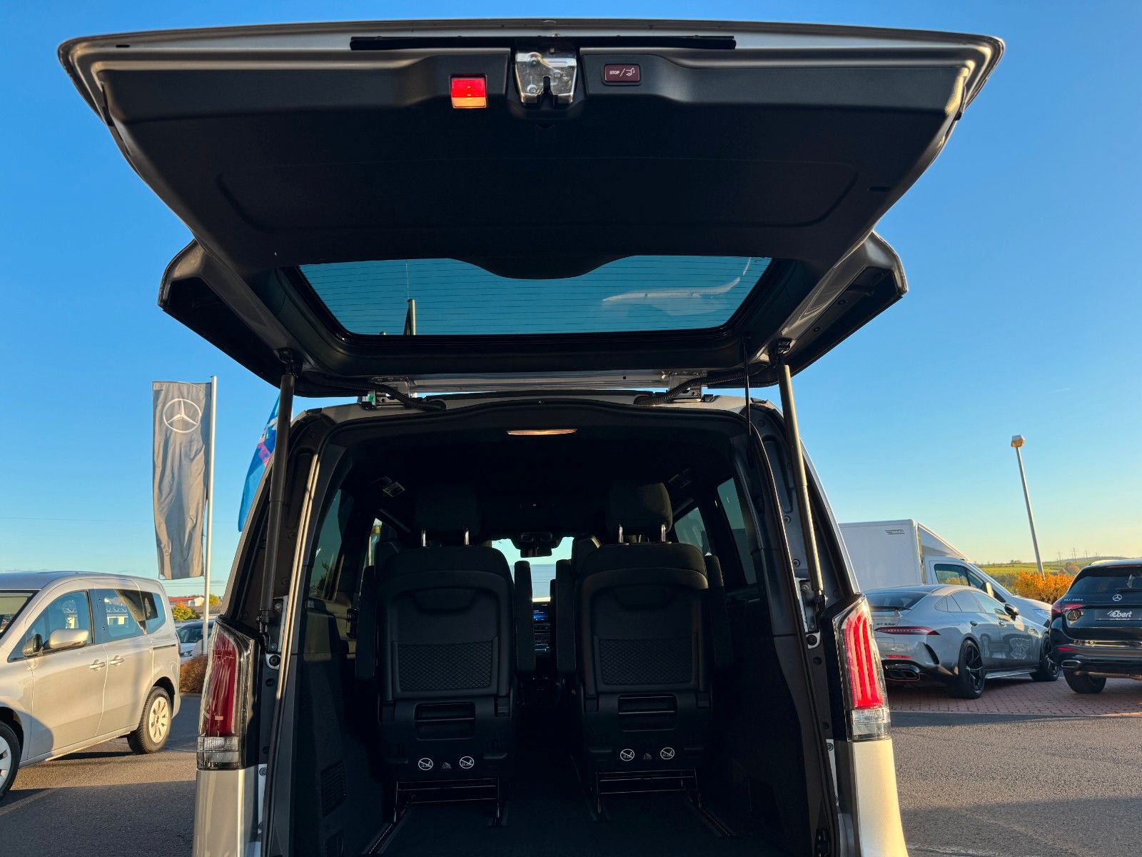 Fahrzeugabbildung Mercedes-Benz V 250 d STYLE DISTRONIC MULTIBEAM elektr Türen