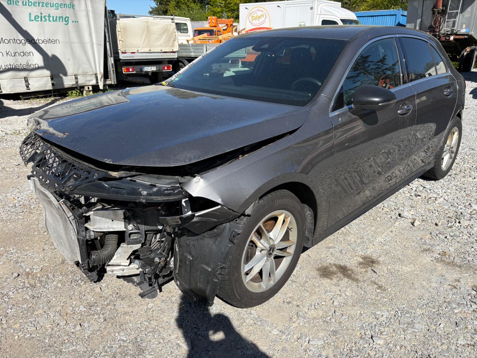 Mercedes-Benz A 200 Automatik AMG Paket Neues Model