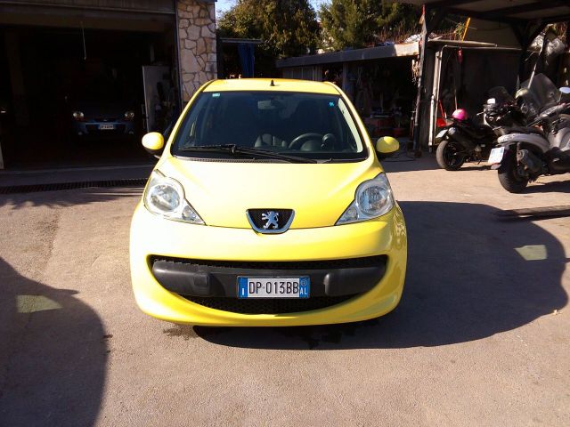 Peugeot 107 1.0 68CV 5p. CAMBIO AUTOMATICO/SEQUE