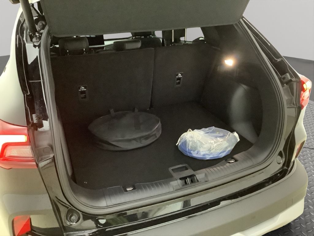 Fahrzeugabbildung Ford Kuga Plug-In Hybrid Active X HUD Navi B&O LED