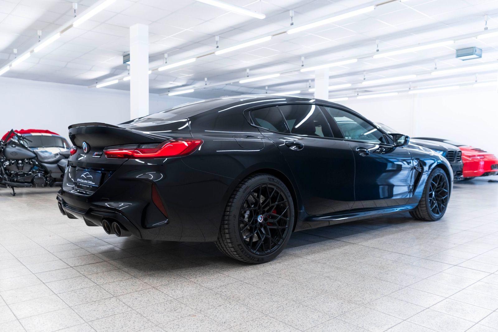 Fahrzeugabbildung BMW M8 Competition GC Head Up Laserlicht B&W ACC 360