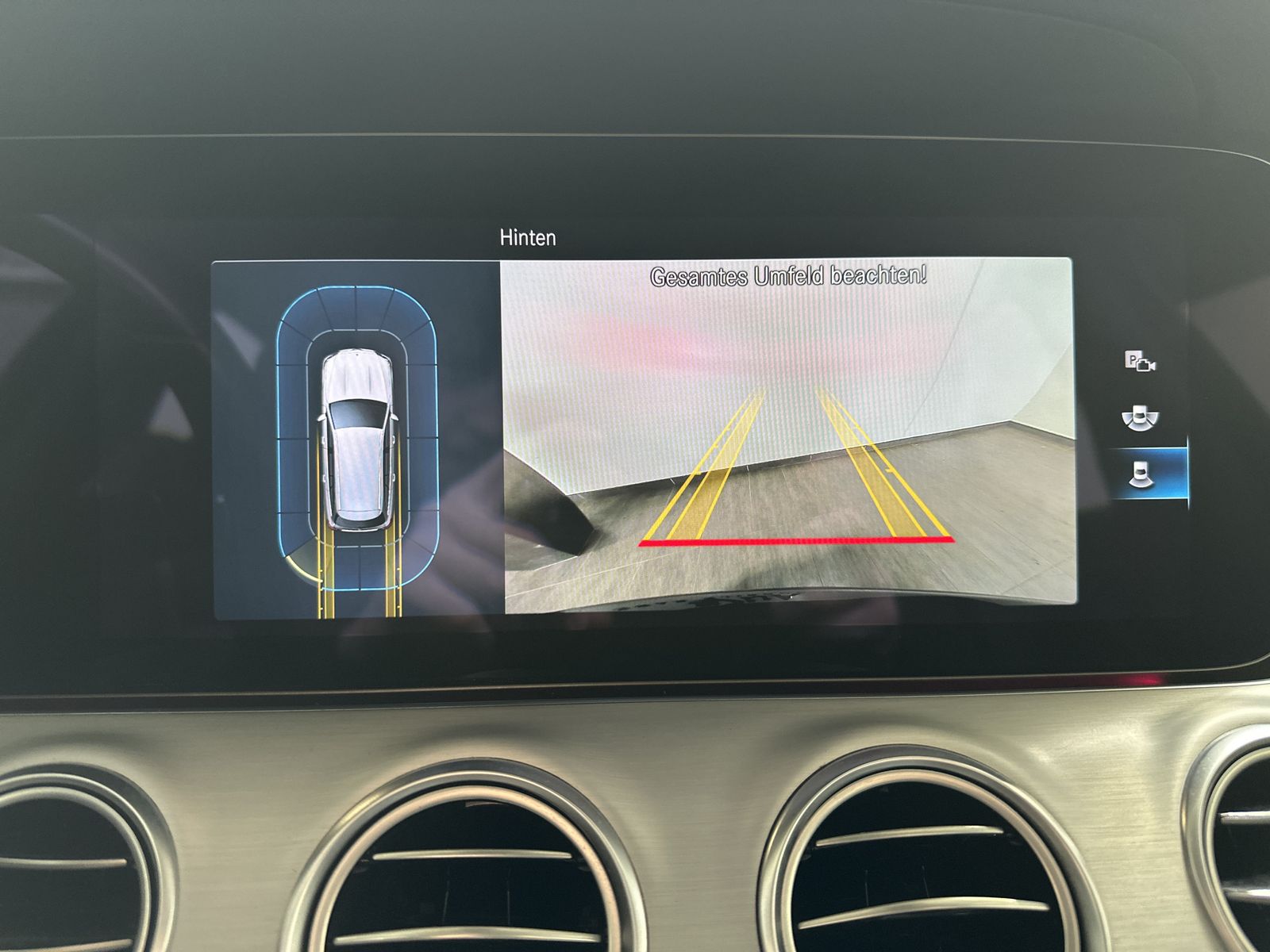 Fahrzeugabbildung Mercedes-Benz E 300e T Avantgarde NAV+LED+KAMERA+SHZ+VCOCKPIT