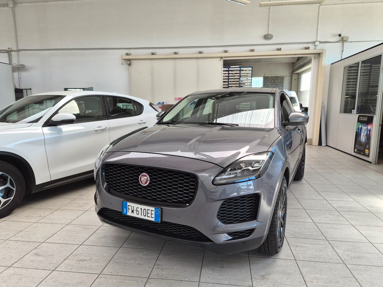 Jaguar E-Pace 2.0D 150 CV AWD R-Dynamic imagem 2