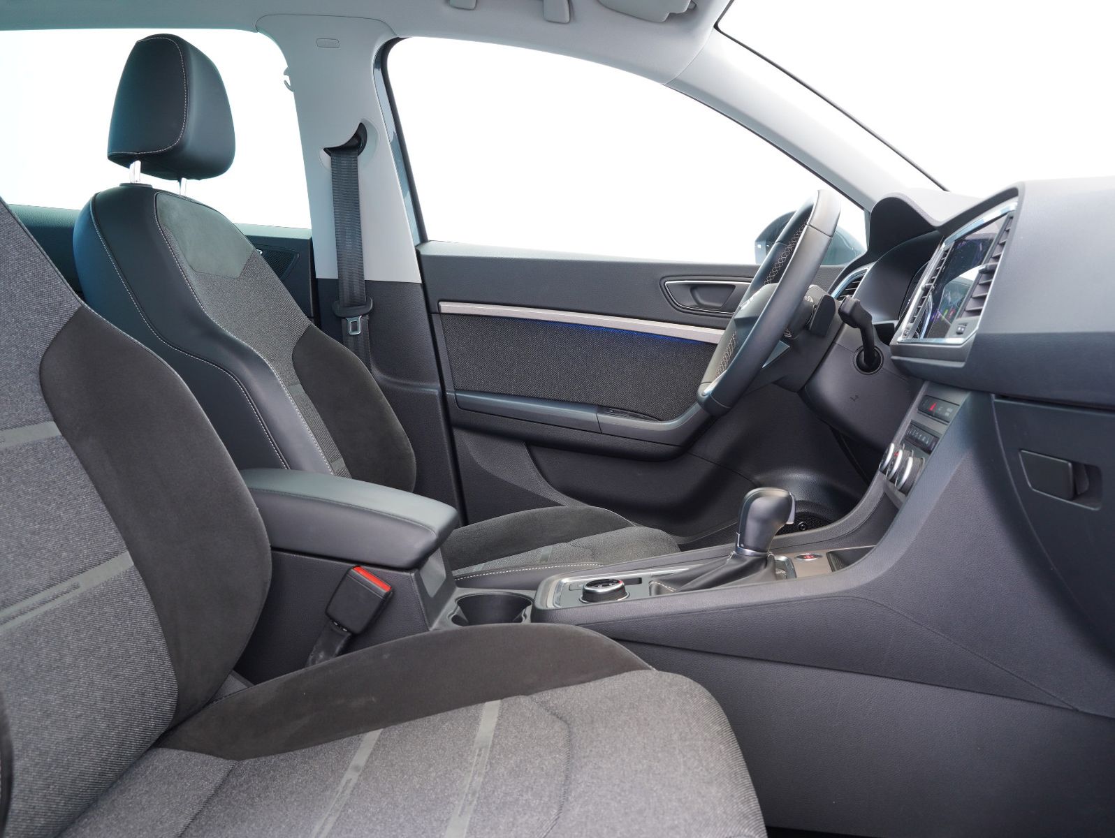 Fahrzeugabbildung SEAT Ateca 1.5 TSI ACT Xperience LED/NAVI/ACC/AHK