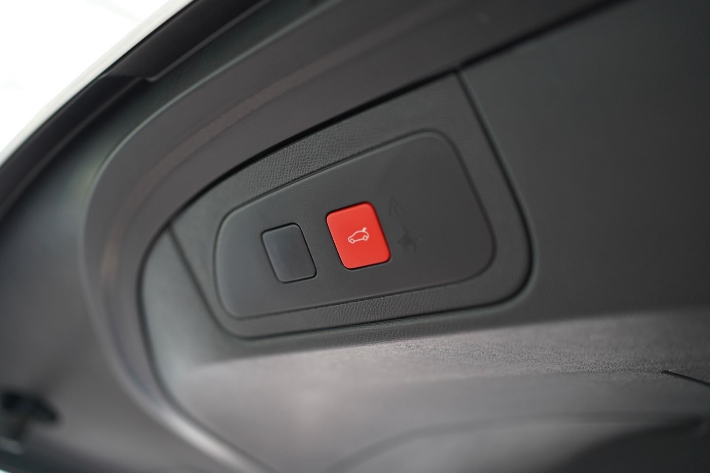 Fahrzeugabbildung DS Automobiles DS7 Crossback E-Tense 4x4 300 Anhängerkupplung