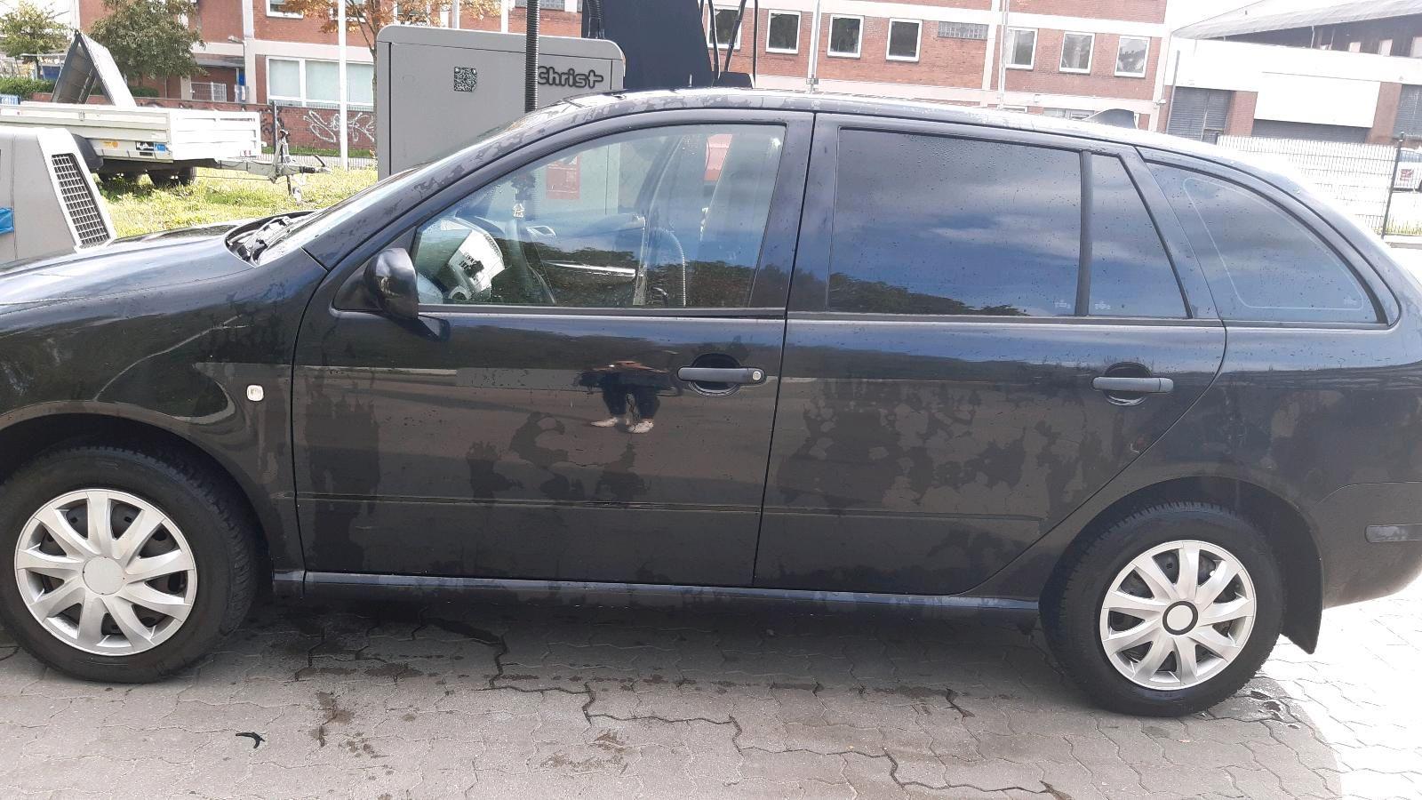 Skoda Fabia 2005 — rear view