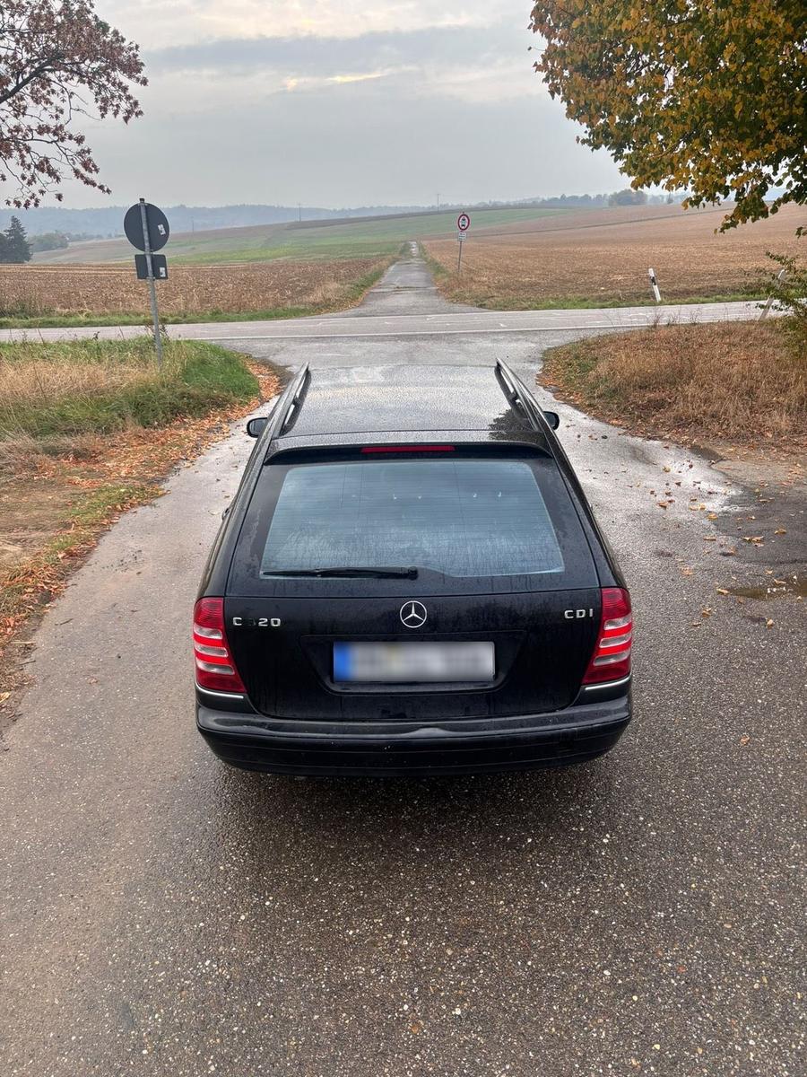 Mercedes-Benz C220 2004 — engine 150 HP (110kW)