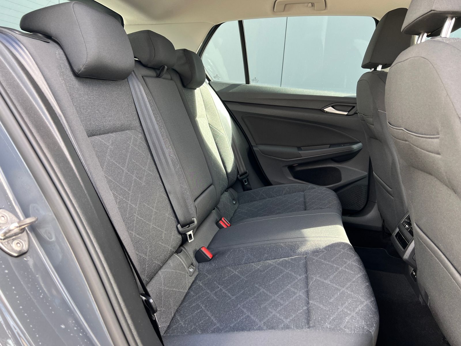 Fahrzeugabbildung Volkswagen Golf VIII 1.5 eTSI Life *AHK, Navi, AppConnect,