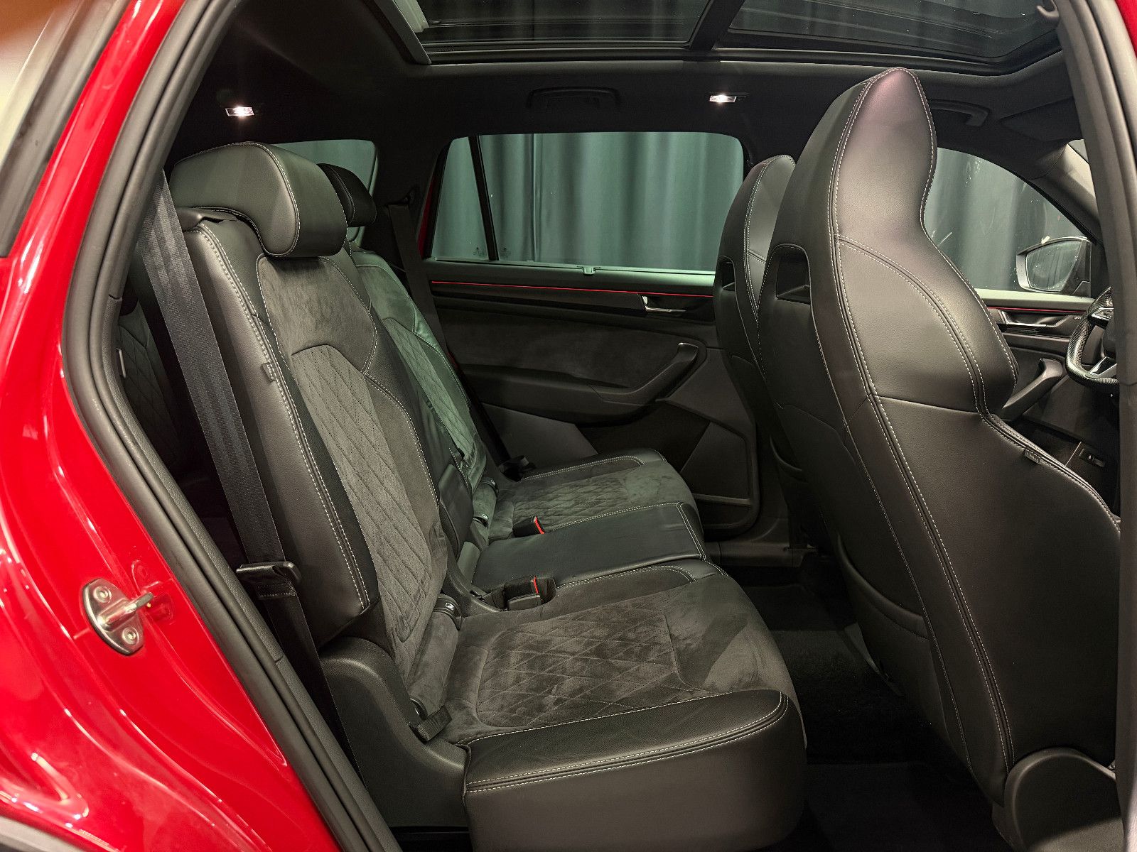 Fahrzeugabbildung SKODA Kodiaq Ambition 4x4|7-SITZER|CANTON|PANO|AHK