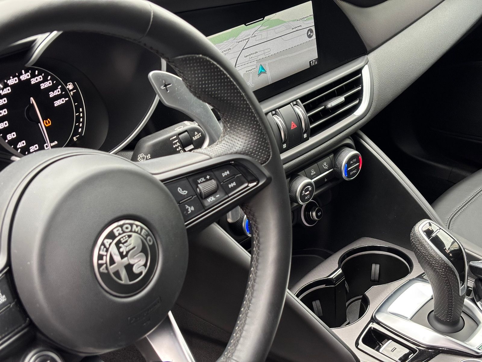 Fahrzeugabbildung Alfa Romeo Giulia Veloce Q4/ACC/MEMORY/KAMERA/NAVI/SOUND/