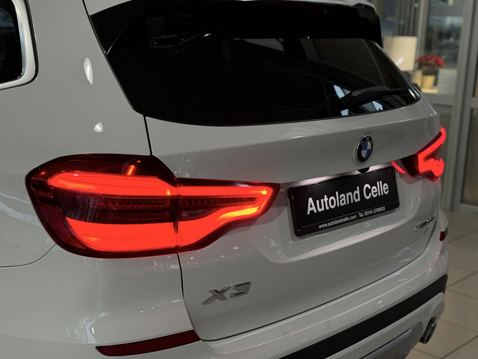 Fahrzeugabbildung BMW X3 xD30d xLine Kamera HUD DAB HiFi AHK Komfort