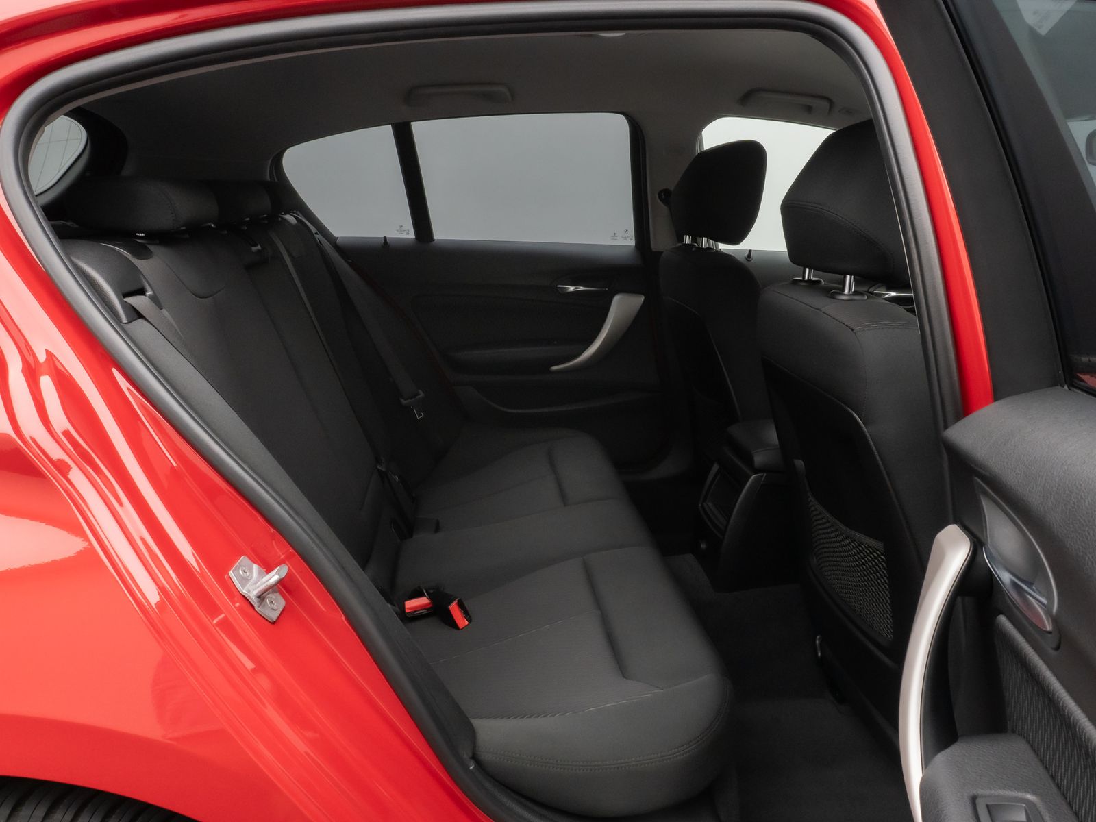 Fahrzeugabbildung BMW 118i Navi WLAN PDC Lordos LED Geschwindigkeitsr