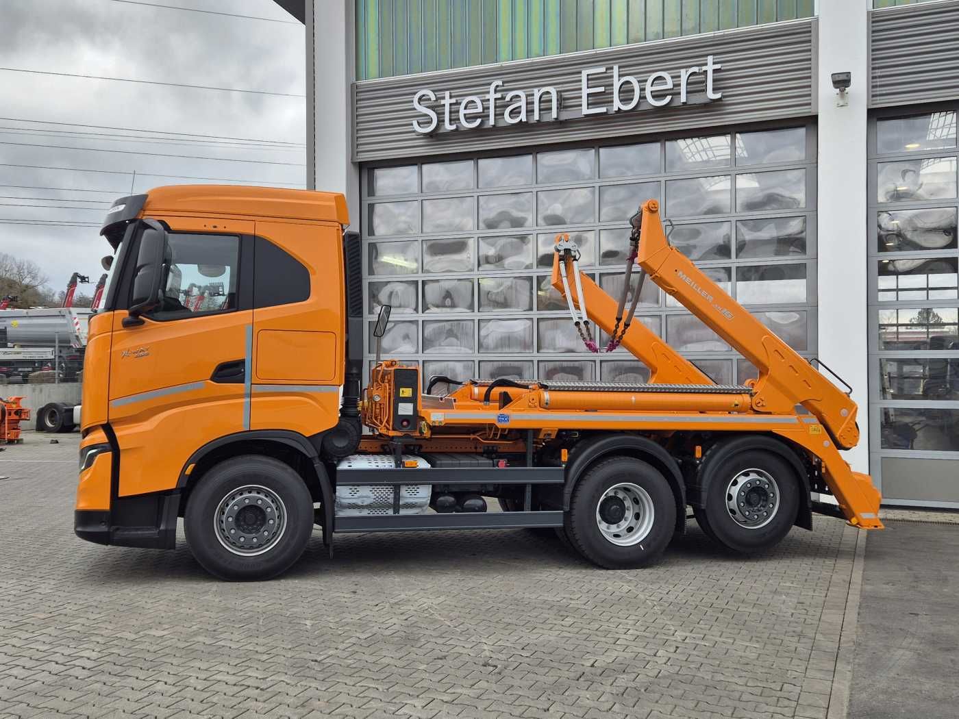 Fahrzeugabbildung Iveco X-Way AS280X46Y/PS ON 6x2 MEILLER  AK16 Intarder