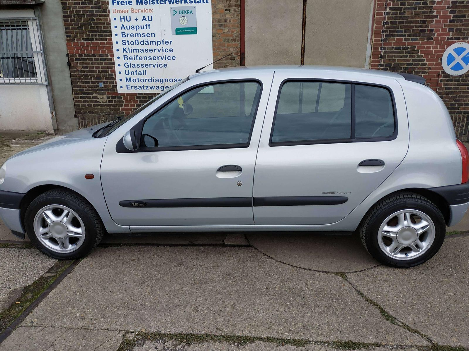 Clio Clio 1.2/ TÜV NEU/ Klima/ 5-Türer/ wenig KM – Bild 3