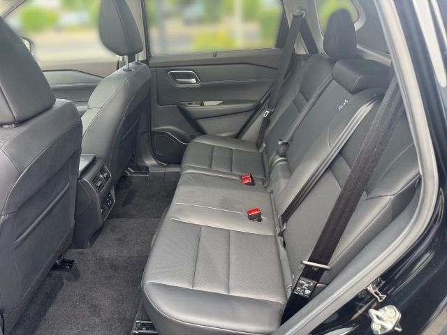 Fahrzeugabbildung Nissan X-TRAIL 1.5 VC-T e-4ORCE 213 PS 4x4 Tekna 5 Sitz