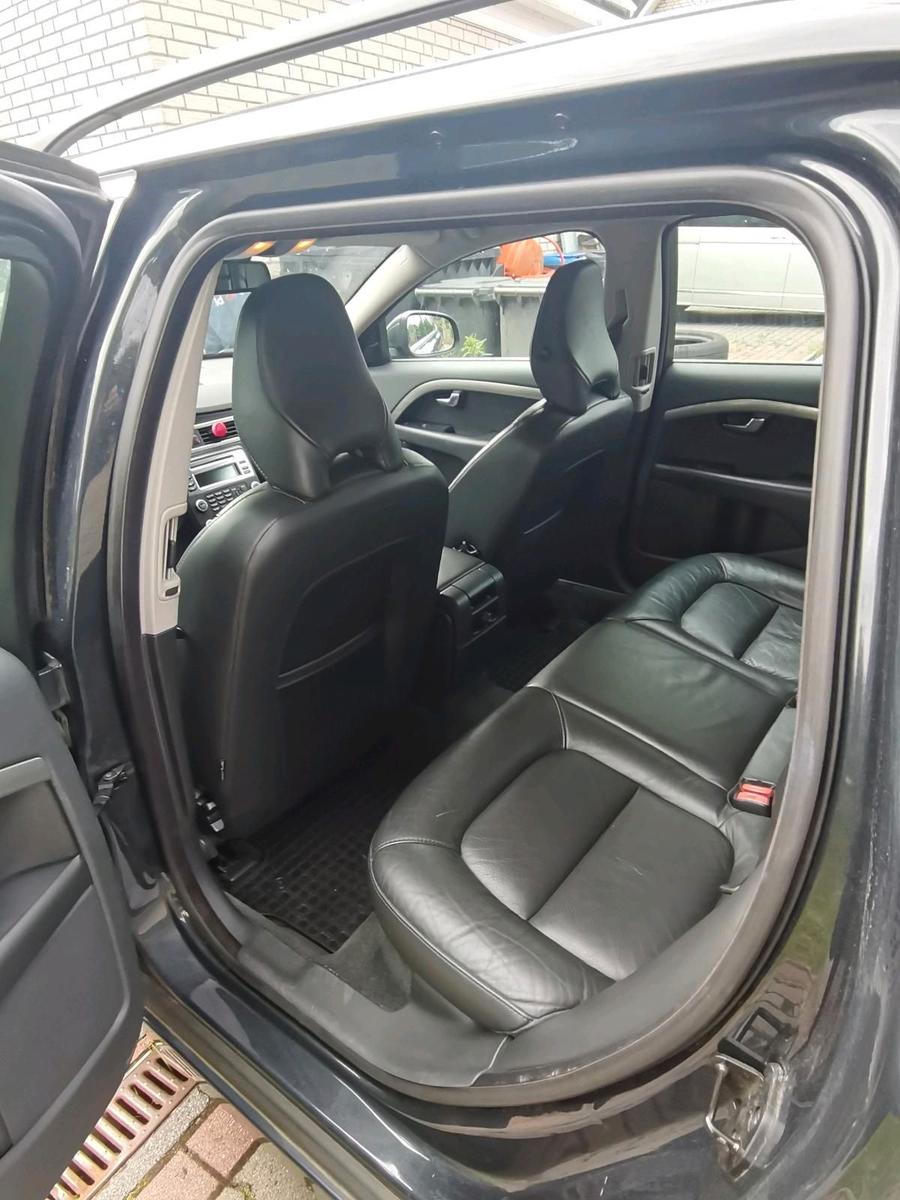 Volvo V70 2010 — photo 9