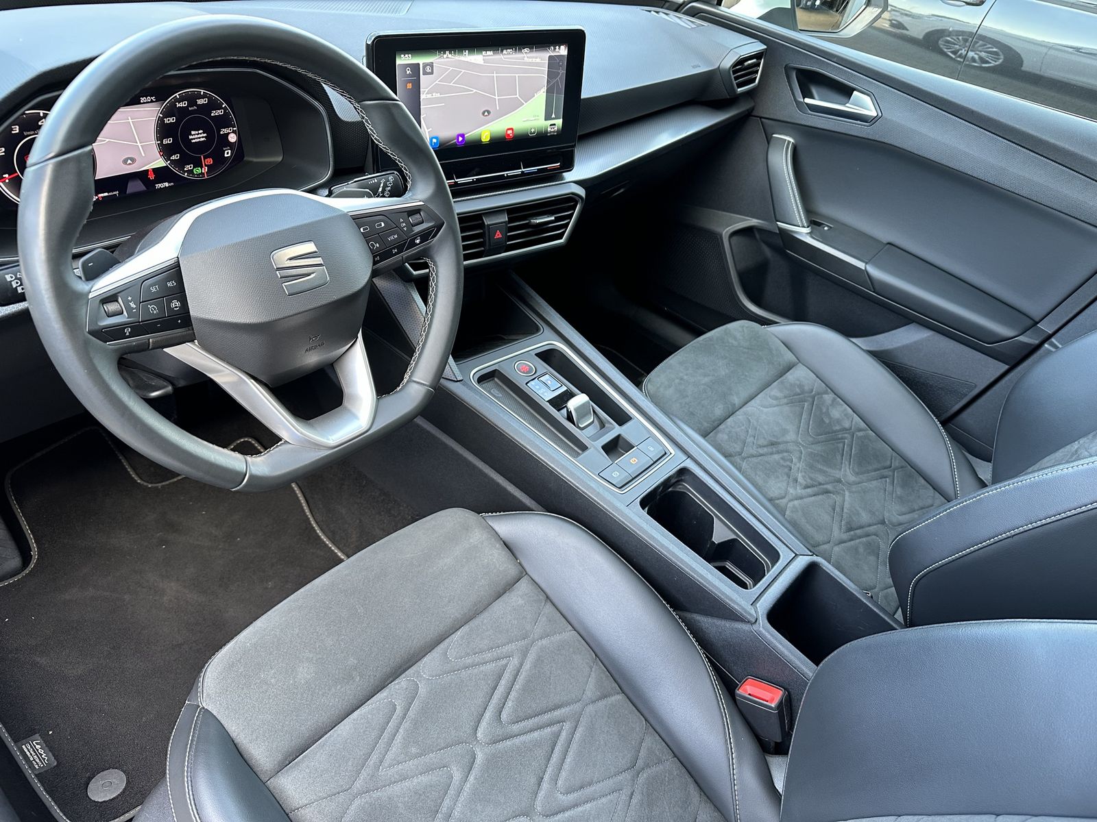 Fahrzeugabbildung SEAT Leon SpT 2.0 TDI DSG NAV+LED+V-COCKPIT+ACC+PANO