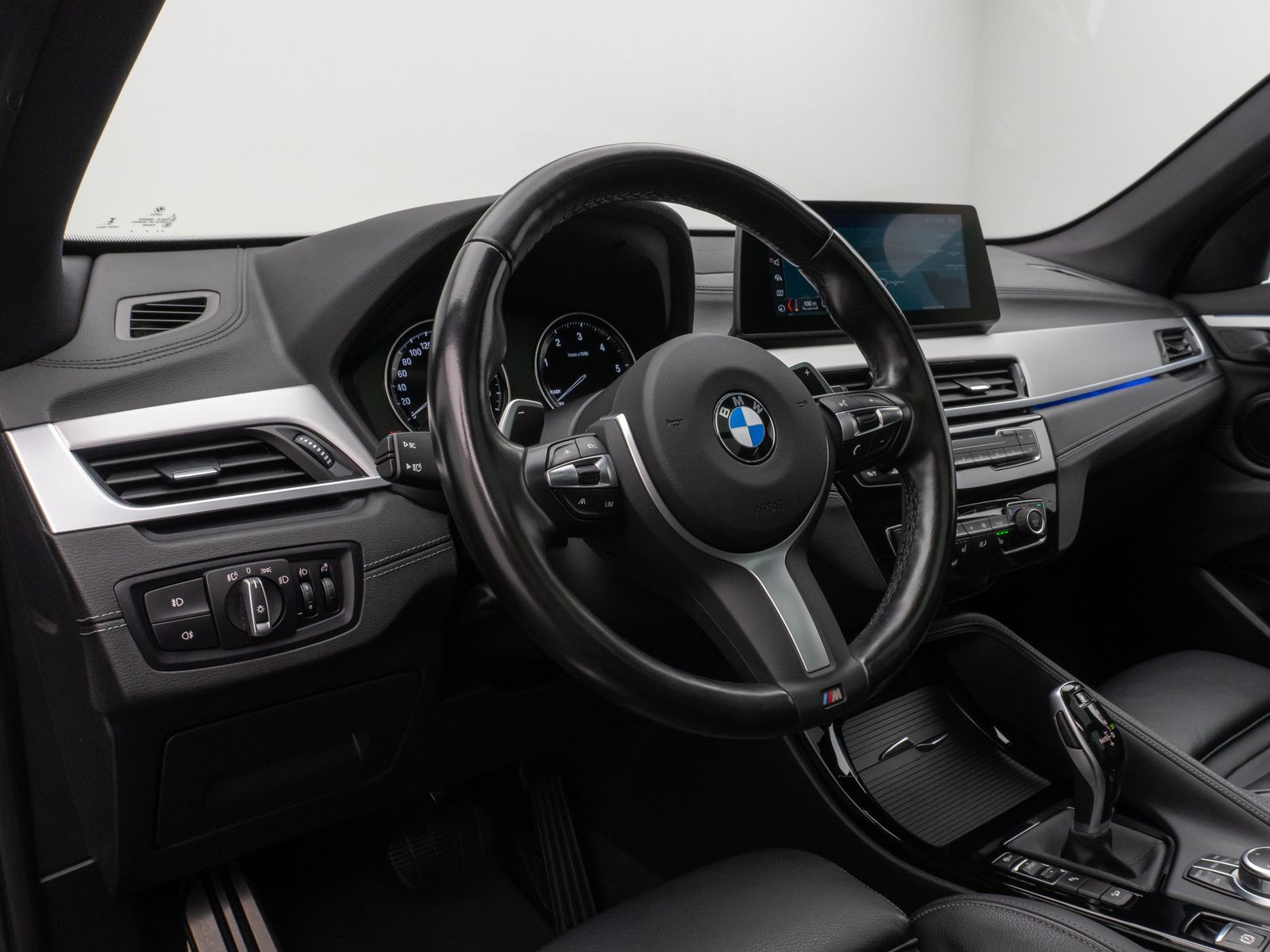 Fahrzeugabbildung BMW X1 xD20d M Sport ACC HUD DAB Panorama HiFi Leder