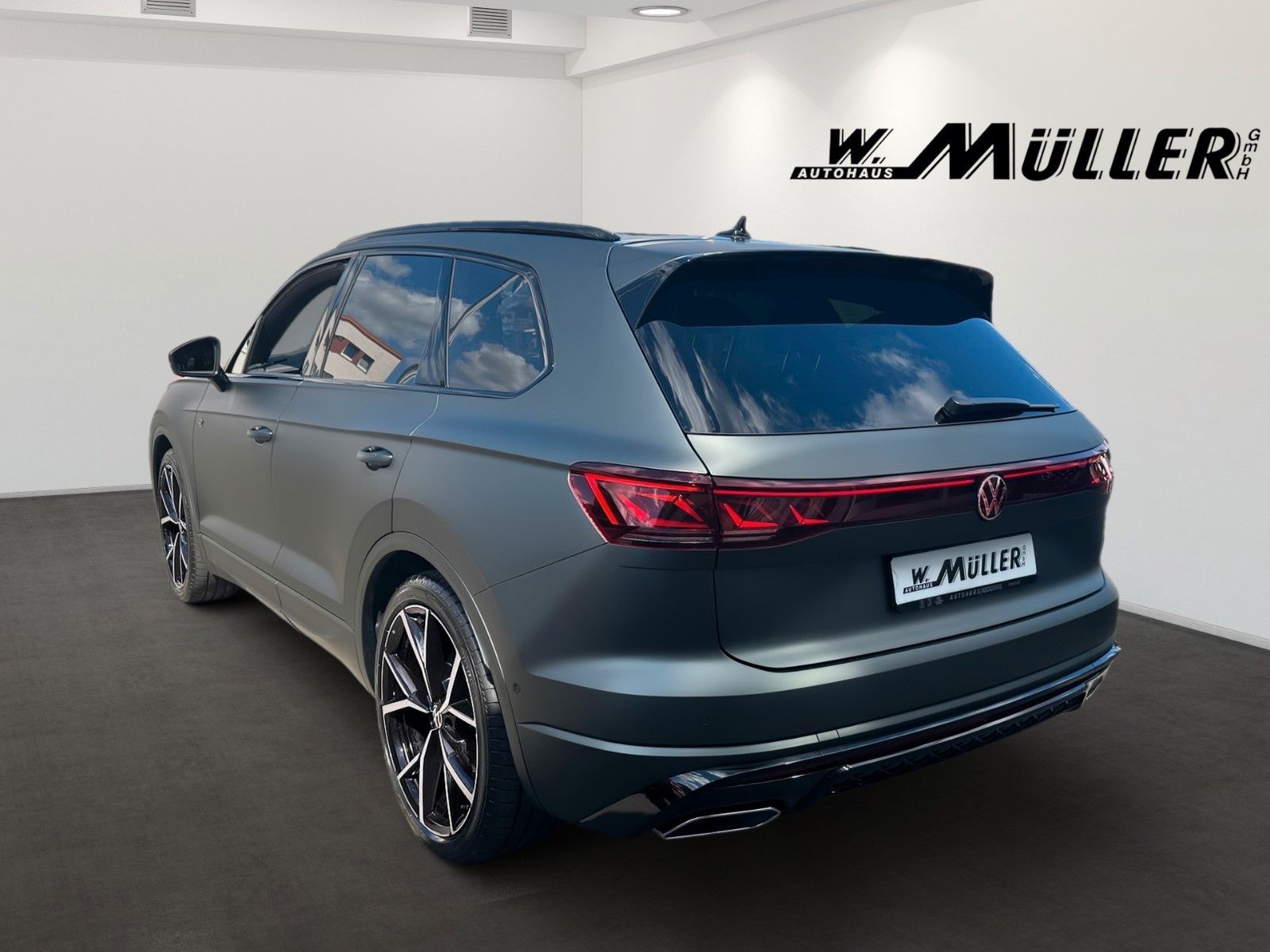 Fahrzeugabbildung Volkswagen Touareg 3.0 TDI  4Motion R-Line Pano ACC Nachtsi