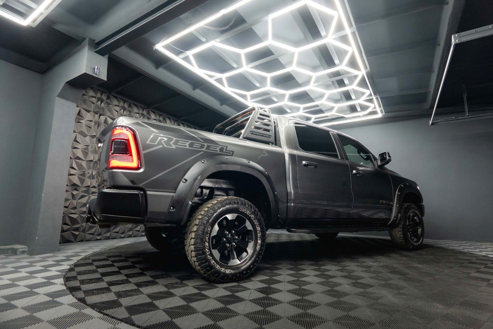 Fahrzeugabbildung Dodge RAM 3.0 V6 EcoDiesel 4x4 REBEL OFFROAD AXLE LOCK