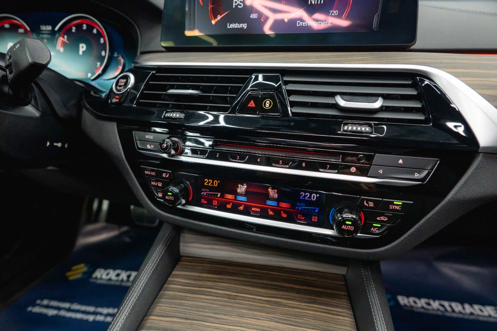 Fahrzeugabbildung BMW M550 i xDrive M-Performance Shadow *ACC*LED*360*