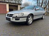 Opel Omega B Platzwunder - Opel Omega mit Benzin-Antrieb: Kombi, B